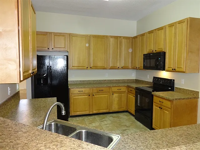 7244 Angela Dr — Photo 2