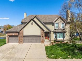 404 SE Youngston Ln, Lees Summit, MO 64063