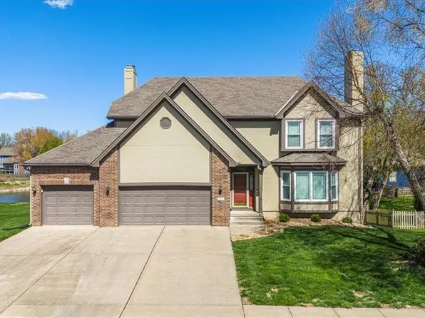 404 SE Youngston Ln, Lees Summit, MO 64063