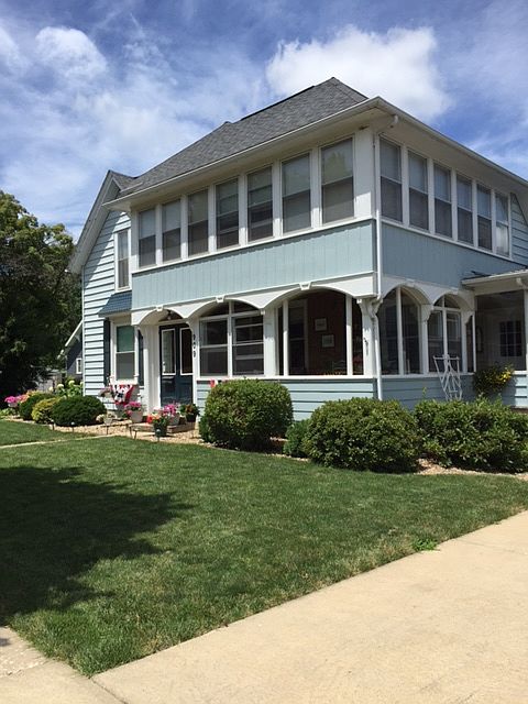 Gorgeous curb appeal!