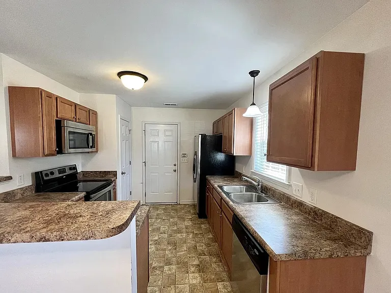 1003 Wt Whitehead Dr — Photo 3