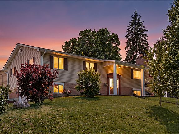 3rd image of 5798 Redbird Ct