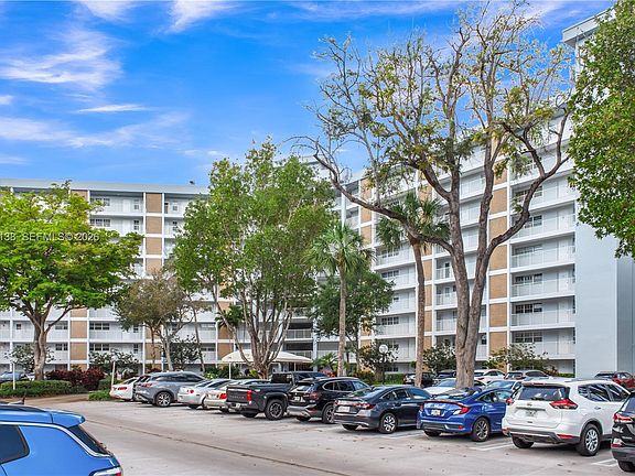 5th image of 3010 N Course Dr APT 104