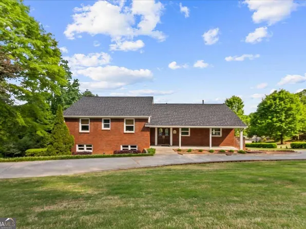 206 Victory Dr, Calhoun, GA 30701