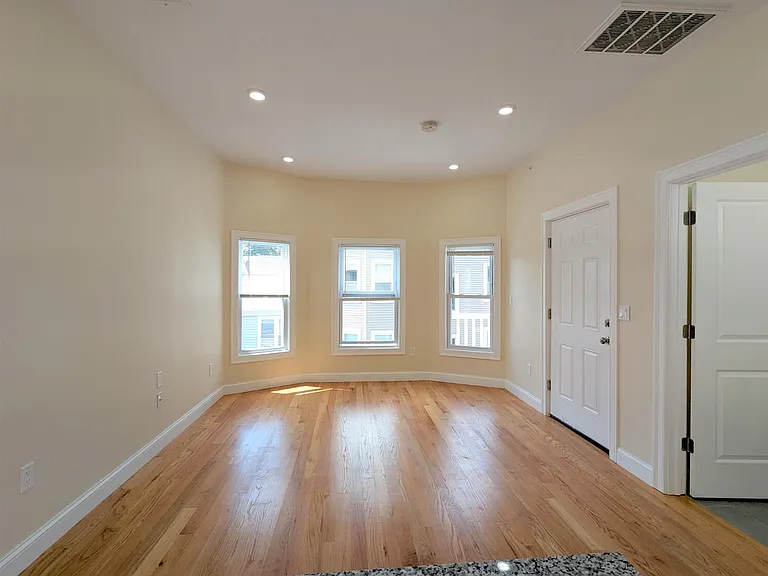 2 Sacramento St #1 — Photo 6