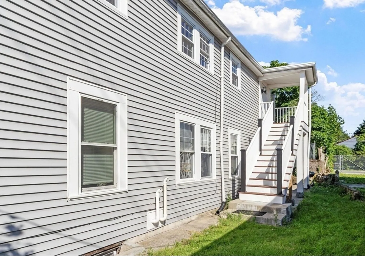 Spacious 3 BR 1 Bath in Dedham — Photo 4
