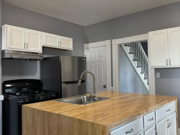 33 Suffield St #35, Windsor Locks, CT 06096