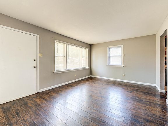 5th image of 11236 Saint Clement Ln