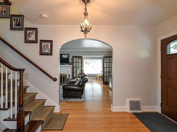 5th image of 1613 Morton Ave