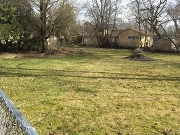 95 Eagle Point Rd, Fox Lake, IL 60020