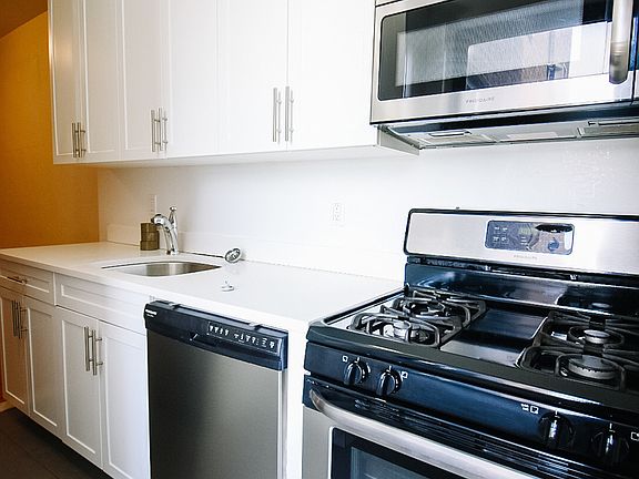 5th image of 200 Haven Ave APT 3A