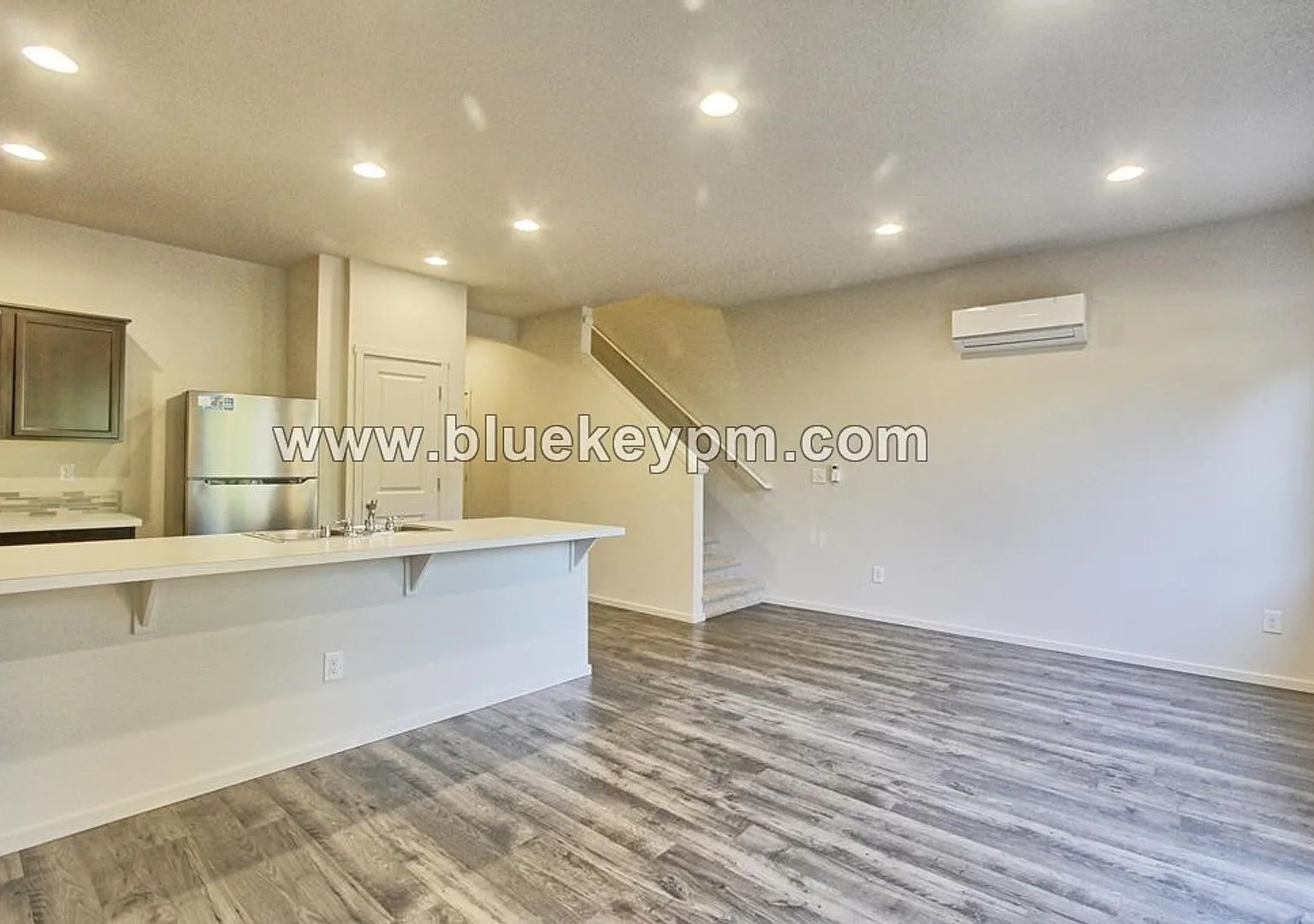 3 Bed, 2.5 Baths Home in East Vancouver at NE 18th Street / NE 112th Ave. — Photo 2