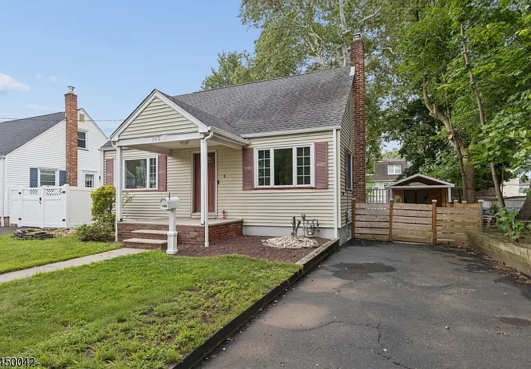 149 Severin Ct — Photo 2