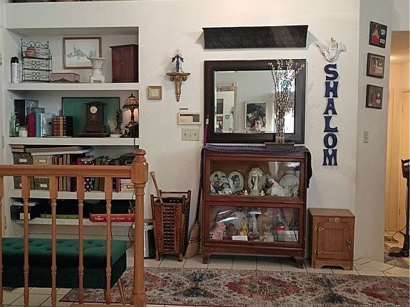 4th image of 934 Derringer Ln