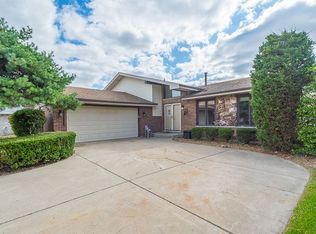 8931 Linden Dr, Tinley Park, IL