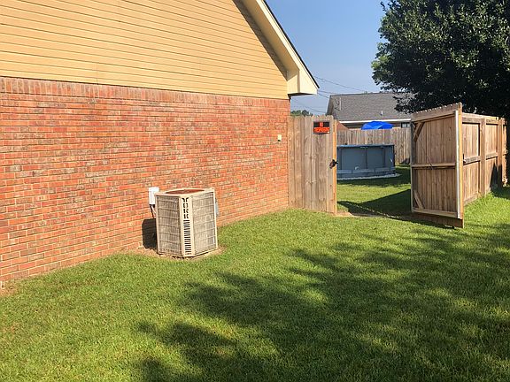 2nd image of 130 Oakdale Dr