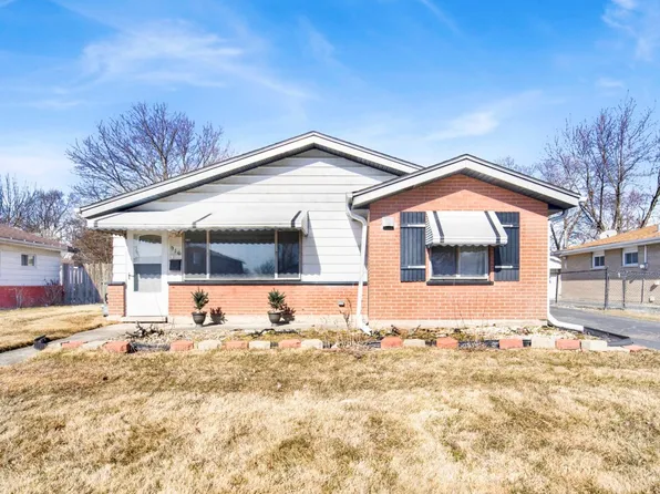 916 160th Pl, Calumet City, IL 60409