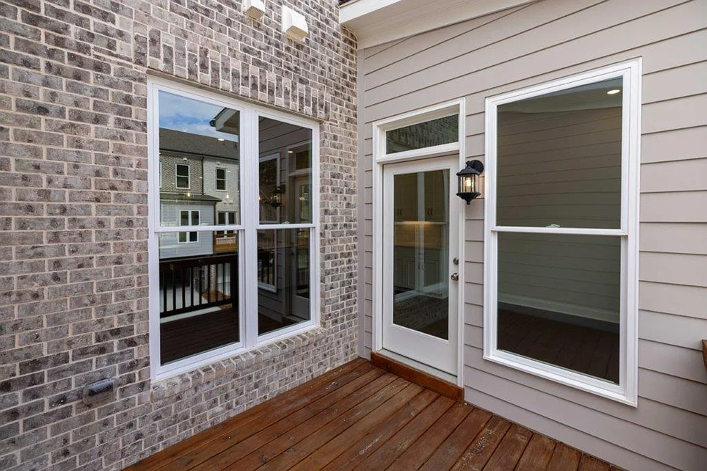 3 bed, 2.5 bath, 2528 sqft, $4,500 — Photo 3