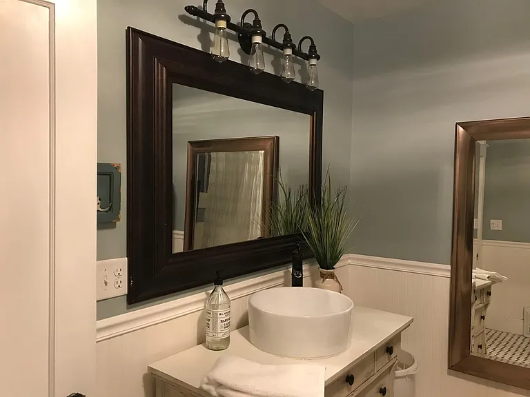 2608 Leclaire St #UPSTAIRS — Photo 5