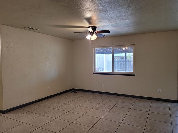 3rd image of 2028 W Buena Vista Ave