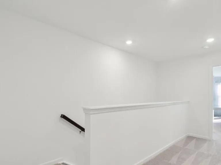 754 Ridgley Dr — Photo 3
