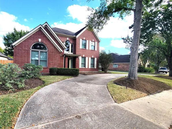 2214 Old South Dr, Richmond, TX 77406