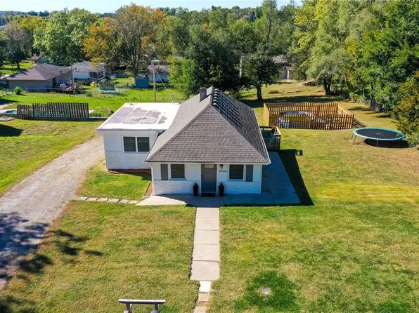 2004 S 40th St, Saint Joseph, MO 64507