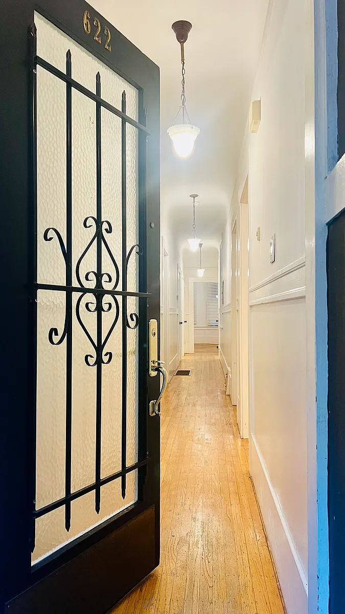 Entry - 622 Leavenworth St #622