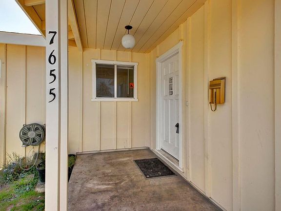 3rd image of 7655 Eastbreeze Cir