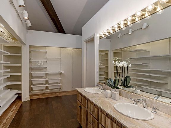 5th image of 214 Raymundo Dr