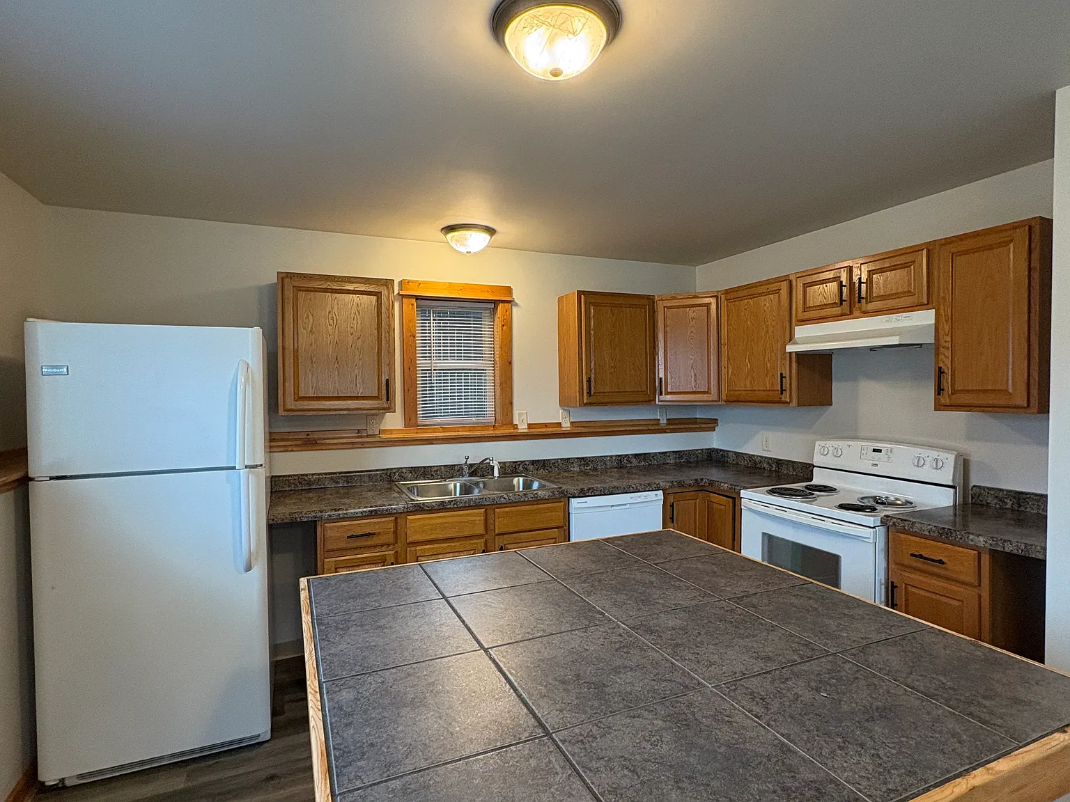 3 bed, 950 sqft, $1,275 — Photo 1