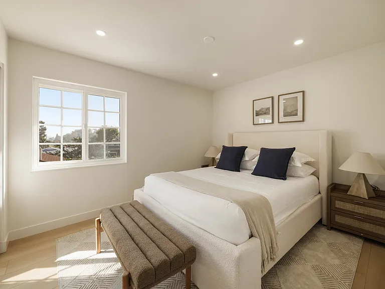 24262 Lysanda Dr — Photo 34