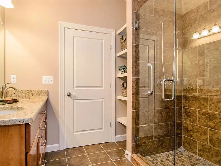 108 E Henry St #809 — Photo 7
