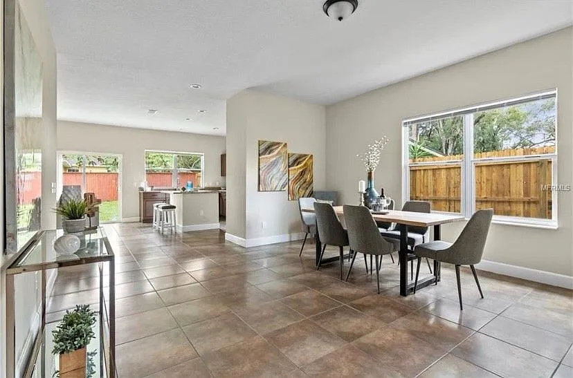 3 bed, 2.0 bath, 1800 sqft, $3,200 — Photo 2