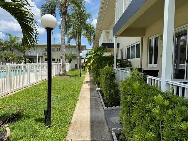 223 S Federal Hwy #17 — Photo 15