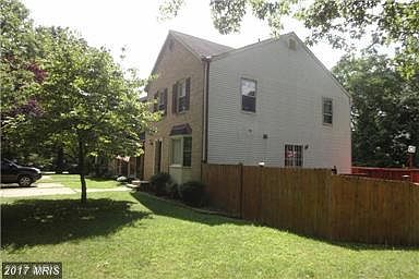END UNIT with LARGE Lot!