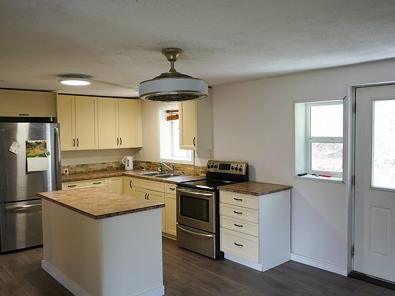 3rd image of 1741 Chasm Rd