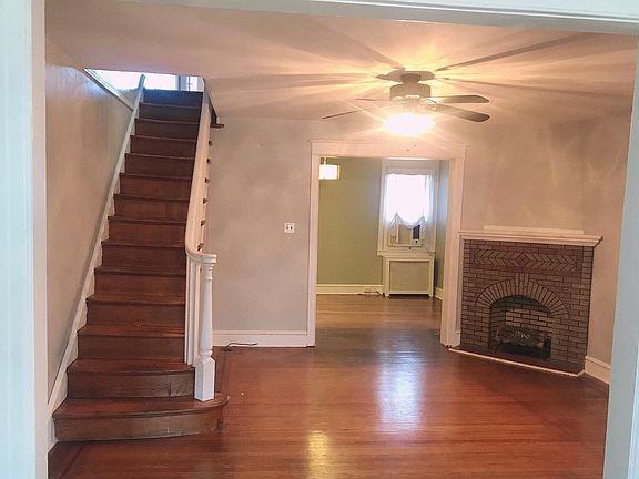 3rd image of 3512 Sheffield Ave