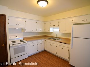 218 Lewis St APT 6, Elkhorn, WI 53121
