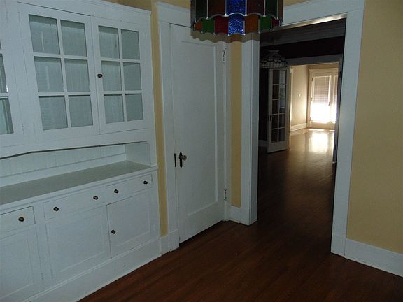 3rd image of 124 Gordon St