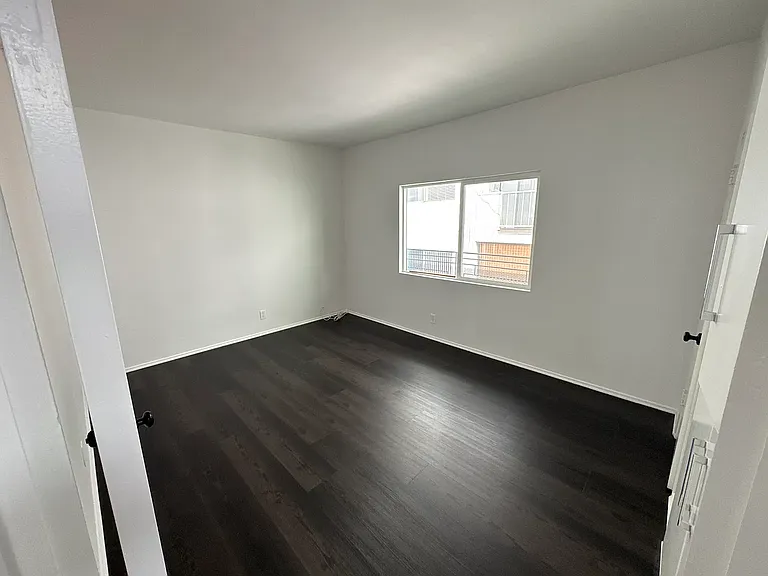 11831 Mayfield Ave #3 — Photo 7