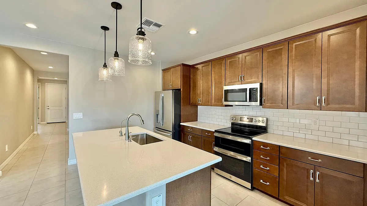 4 bed, 3.0 bath, 1878 sqft, $2,250 — Photo 3