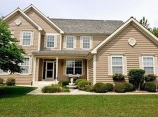 107 Bridle Path Ln, Fox River Grove, IL 60021