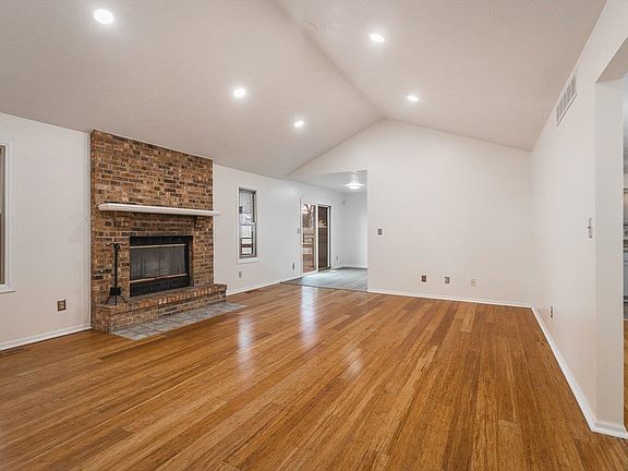 4th image of 3518 Merriott Dr