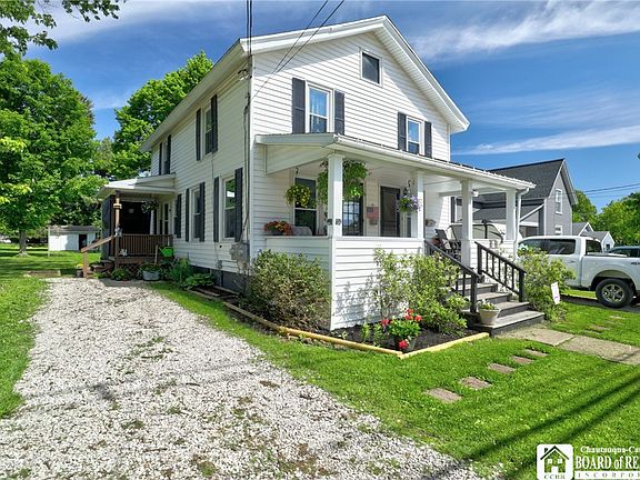 3rd image of 10 Evans St