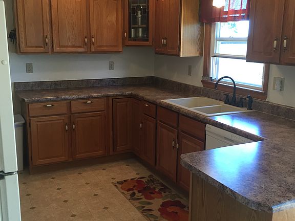 3rd image of 1405 Lake Park Dr