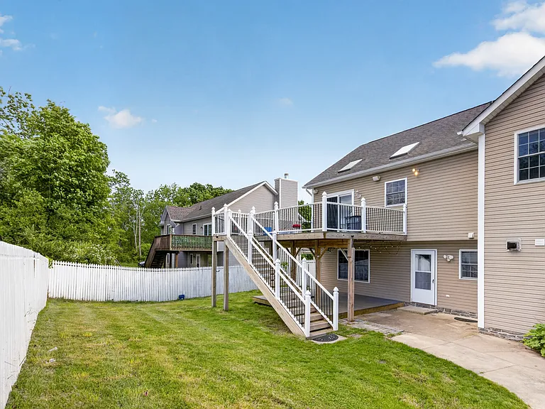 19 Hilltop Pl — Photo 25