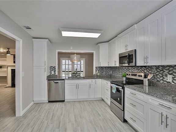 5th image of 3148 Valley Oaks Dr
