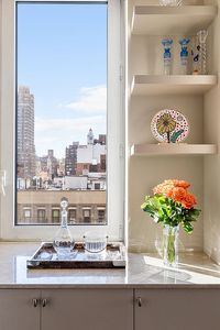 300 E 77th St, New York, NY, 10075