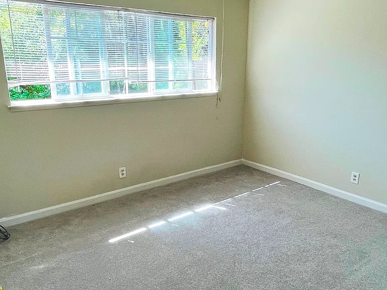 10460 Davison Ave — Photo 11